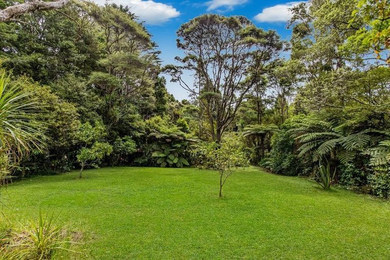 Photo of property in 25 Kopiko Road, Titirangi, Auckland, 0604