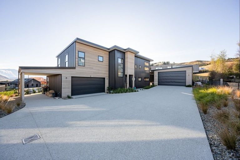 Photo of property in 9 Barclay Place, Wanaka, 9305