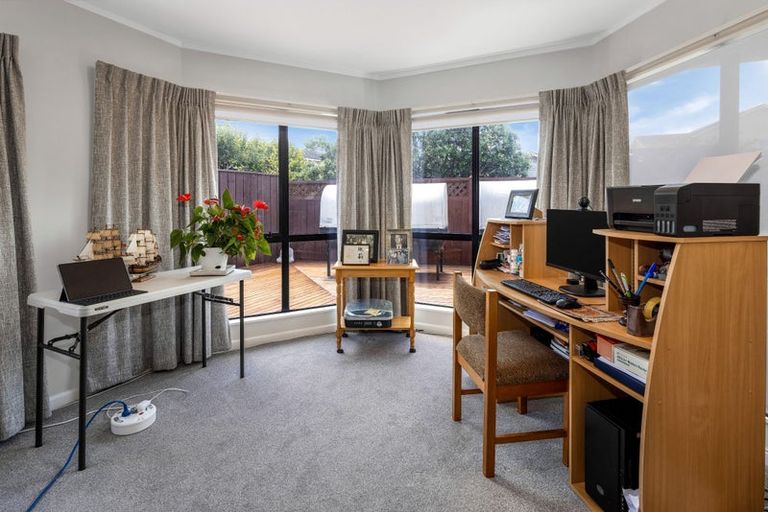 Photo of property in 5 Bay Lair Grove, Island Bay, Wellington, 6023
