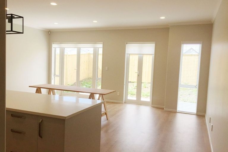 Photo of property in 29 Stitchbird Crescent, Papakura, 2110