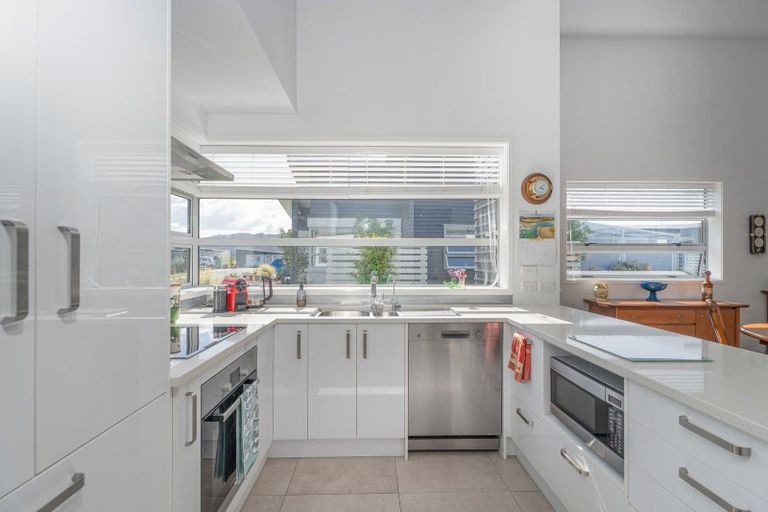 Photo of property in 16 Vanita Drive, Whitianga, 3510