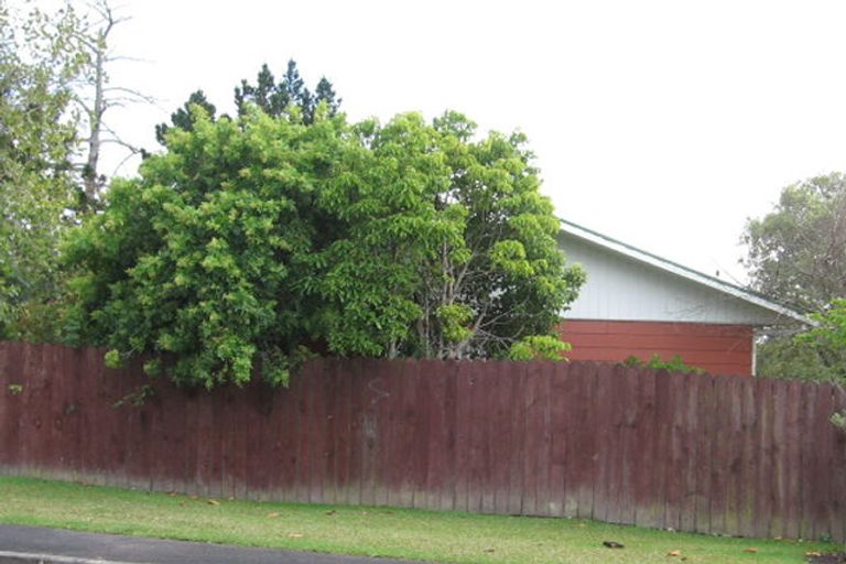 Photo of property in 15 Claverdon Drive, Massey, Auckland, 0614
