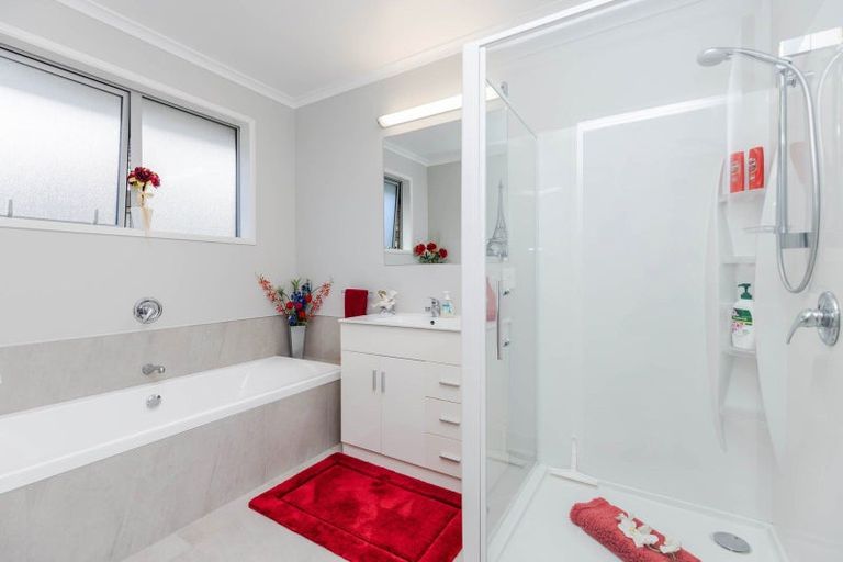 Photo of property in 16 Carlingford Rise, Dinsdale, Hamilton, 3204