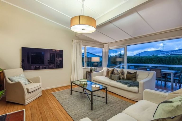 Photo of property in 72 Aberdeen Road, Campbells Bay, Auckland, 0620