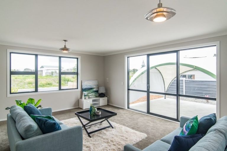 Photo of property in 1 Seagrass Place, Otaki Beach, Otaki, 5512