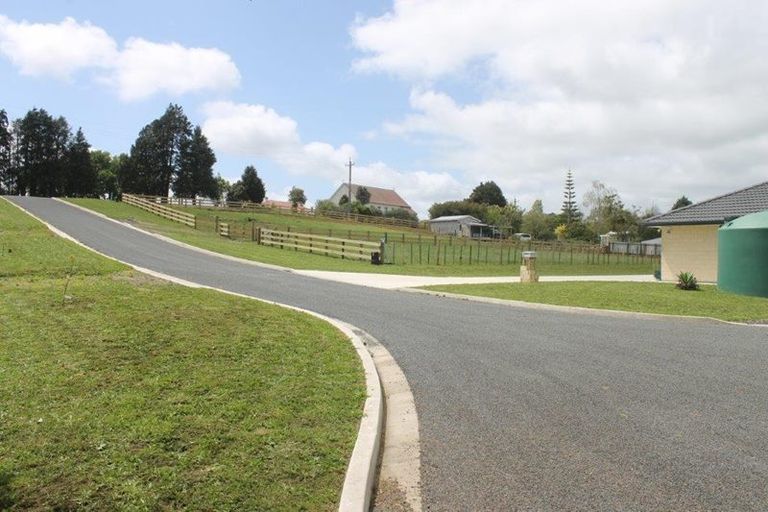 Photo of property in 1 Fermanagh Grove, Tuakau, 2121