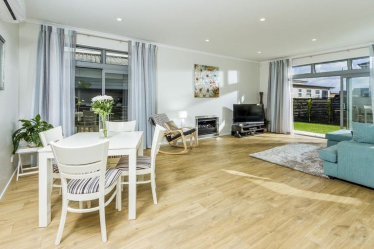 Photo of property in 15b Headland Drive, Long Bay, Auckland, 0630