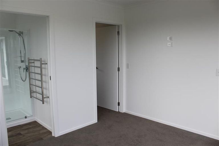 Photo of property in 4 Links Drive, Waiwhakaiho, New Plymouth, 4312