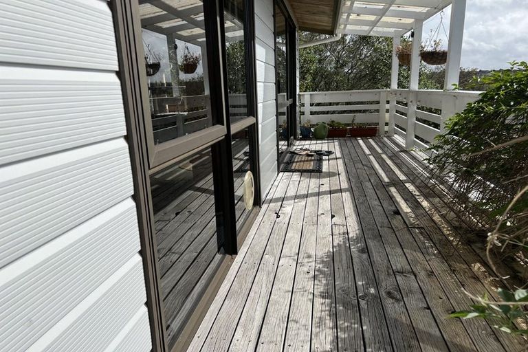 Photo of property in 9 Raphael Place, West Harbour, Auckland, 0618