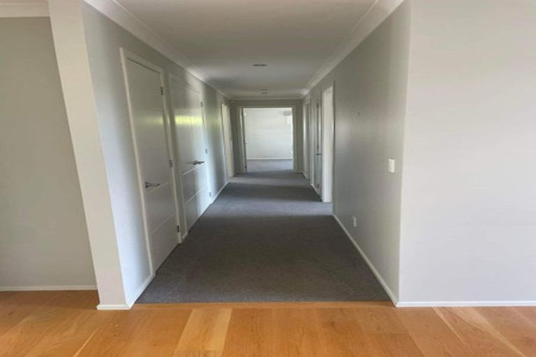 Photo of property in 52 Tarahunga Road, Levin, 5571