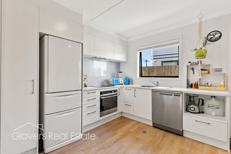 Photo of property in 4/2 Brandon Road, Glen Eden, Auckland, 0602