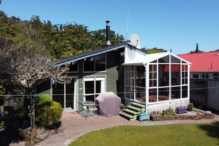 Photo of property in 12 Coates Street, Greymouth, 7805