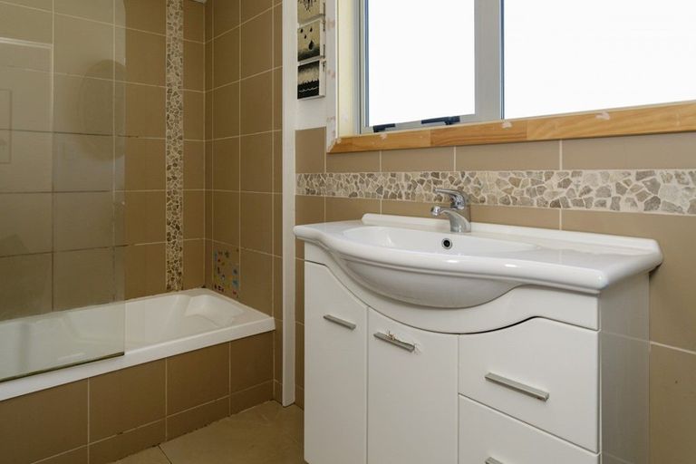 Photo of property in 21 Epping Place, Richmond Heights, Taupo, 3330