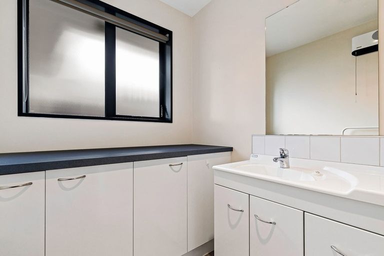 Photo of property in 12a Grassmere Street, Papanui, Christchurch, 8052