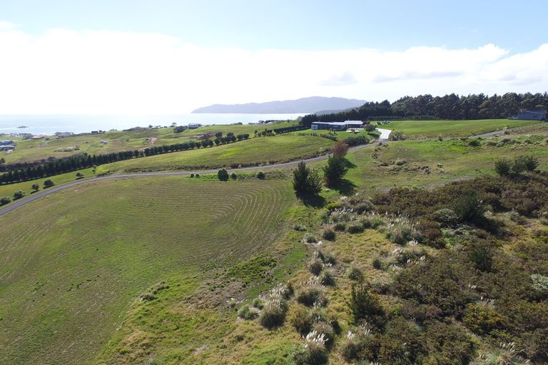 Photo of property in 24 Pekama Drive, Cable Bay, 0420