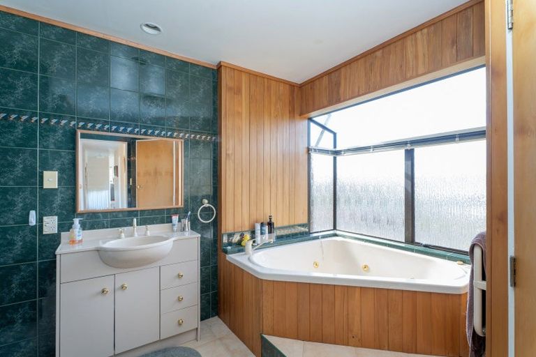 Photo of property in 28 Centennial Drive, Whitianga, 3510