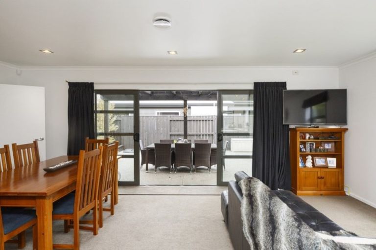 Photo of property in 4 Chestnut Close, Kelvin Grove, Palmerston North, 4414
