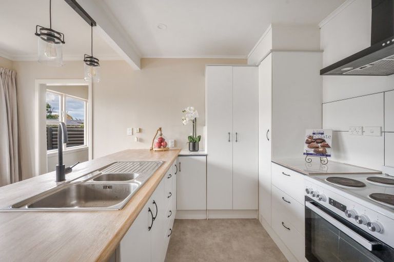 Photo of property in 1 Fleming Crescent, Maraenui, Napier, 4110