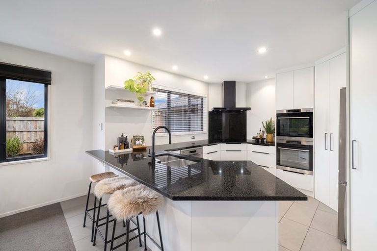 Photo of property in 32 Hussey Road, Harewood, Christchurch, 8051