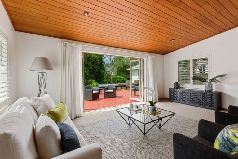 Photo of property in 12 Grove Lane, Kelvin Heights, Queenstown, 9300