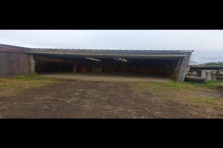 Photo of property in 37 Shaw Road, Oratia, Auckland, 0604