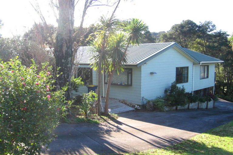 Photo of property in 126 Laingholm Drive, Laingholm, Auckland, 0604