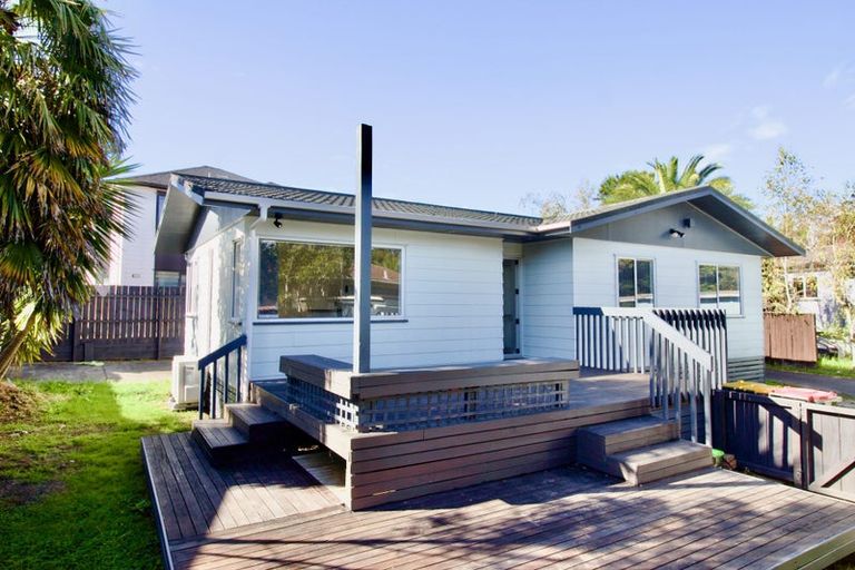 Photo of property in 1/64 Borich Road, Sunnyvale, Auckland, 0612