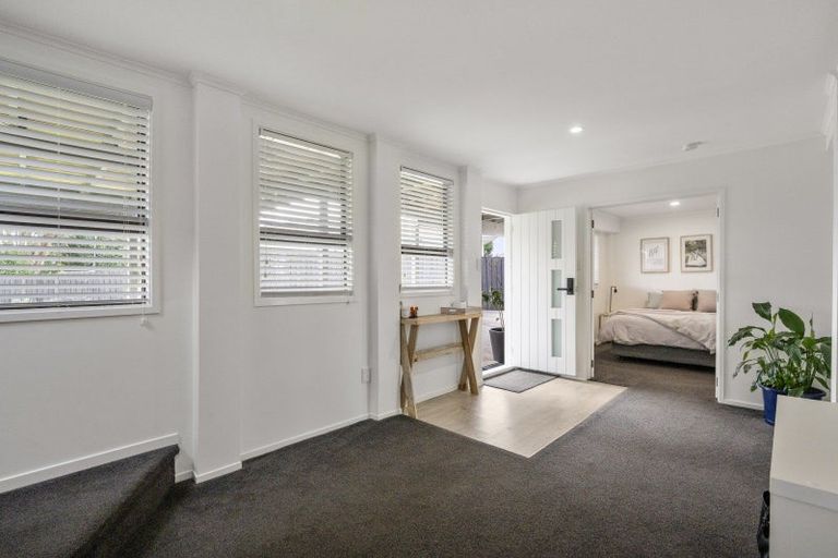 Photo of property in 8 Leaming Place, Clarks Beach, 2122