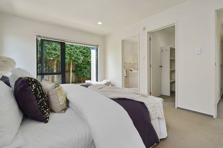 Photo of property in 37a Parr Terrace, Castor Bay, Auckland, 0620