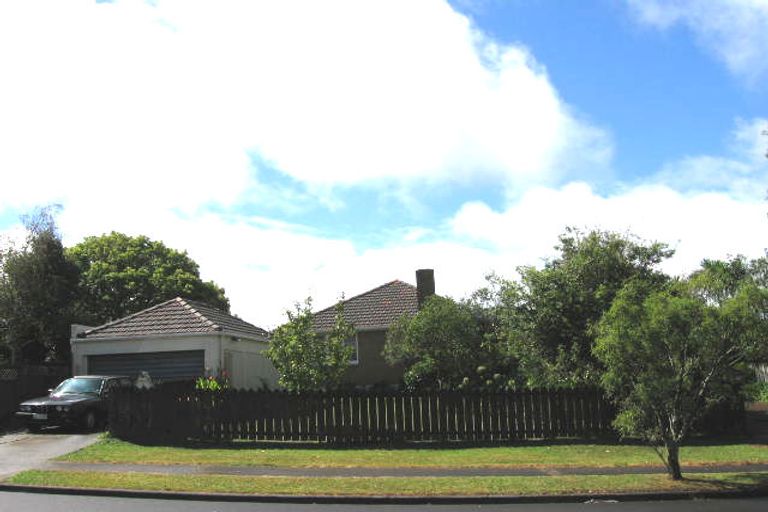 Photo of property in 1/3 Denver Avenue, Sunnyvale, Auckland, 0612
