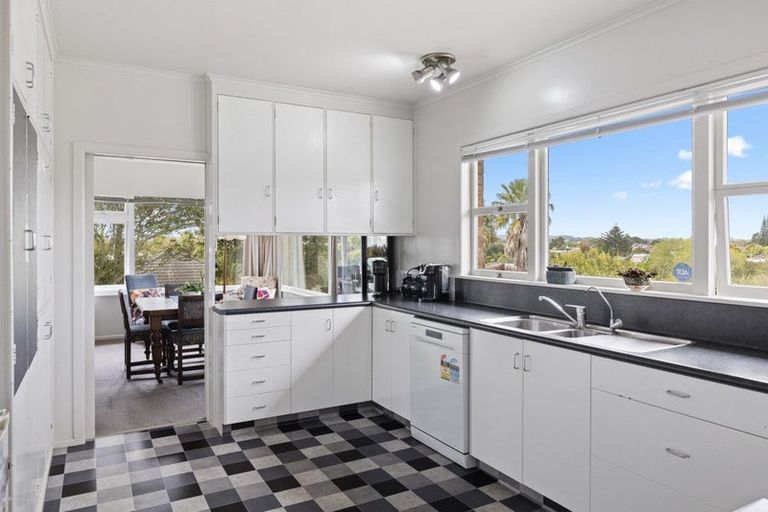 Photo of property in 18 George Arthur Place, Pukekohe, 2120