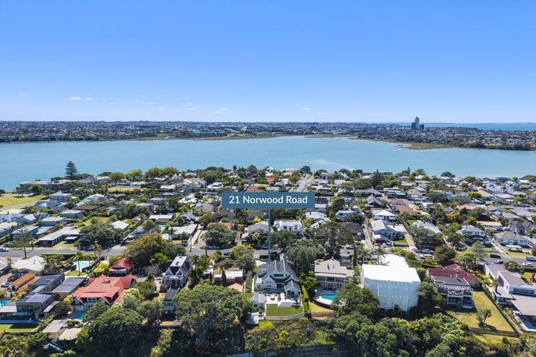 Photo of property in 21 Norwood Road, Bayswater, Auckland, 0622