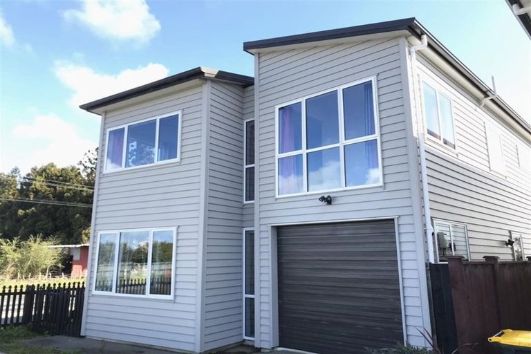 Photo of property in 2 Pihoihoi Place, Hobsonville, Auckland, 0616