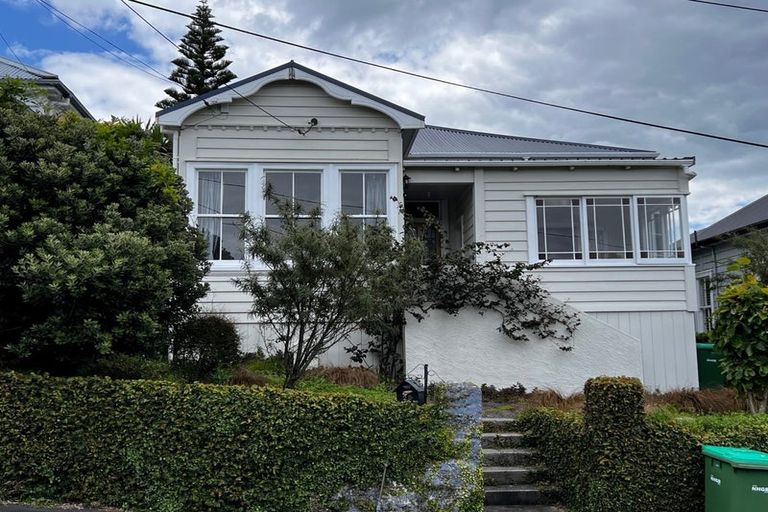 Photo of property in 25 Shoal Bay Road, Devonport, Auckland, 0624