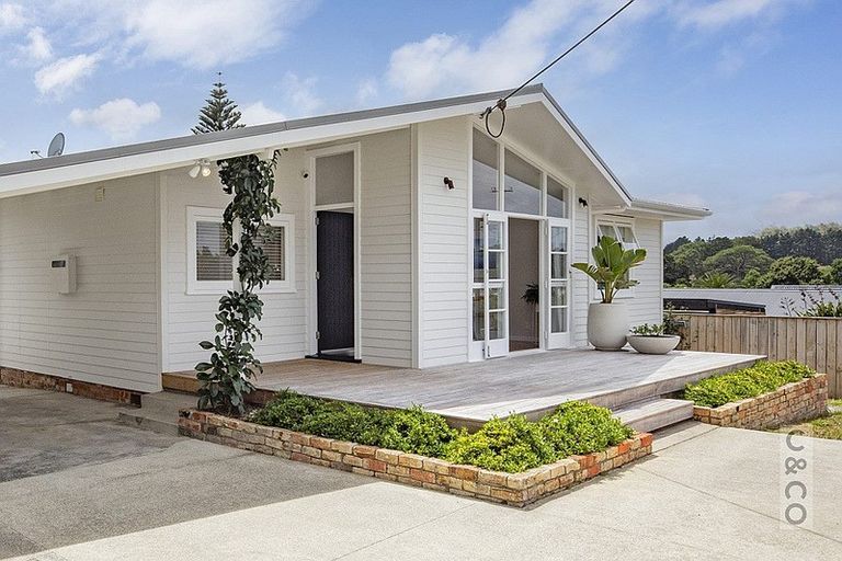 Photo of property in 25 Maude Street, Riverhead, 0820