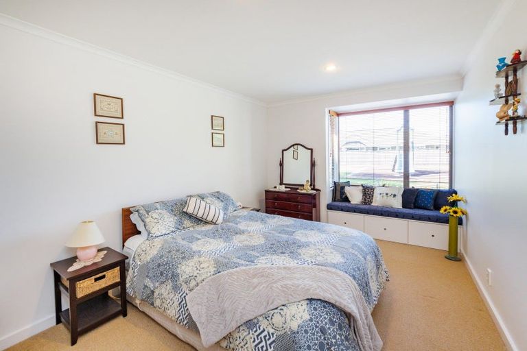 Photo of property in 16 Royal Oak Drive, Kelvin Grove, Palmerston North, 4414