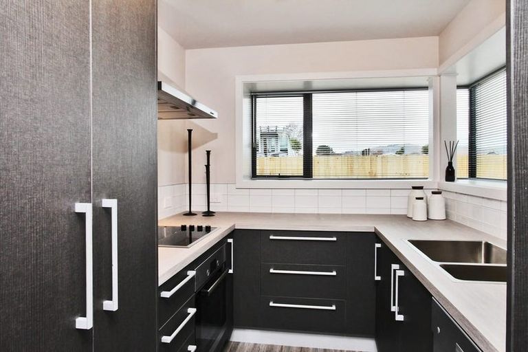 Photo of property in 4/60 Charles Street, Waltham, Christchurch, 8011