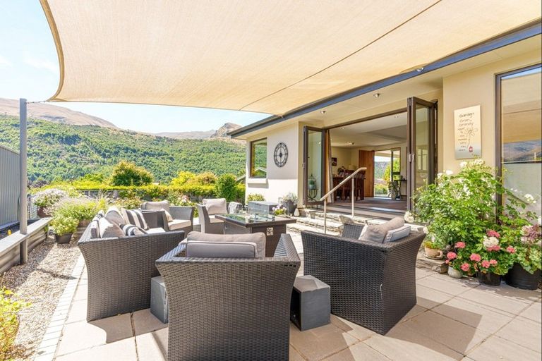 Photo of property in 22 Hood Crescent, Arrowtown, 9302