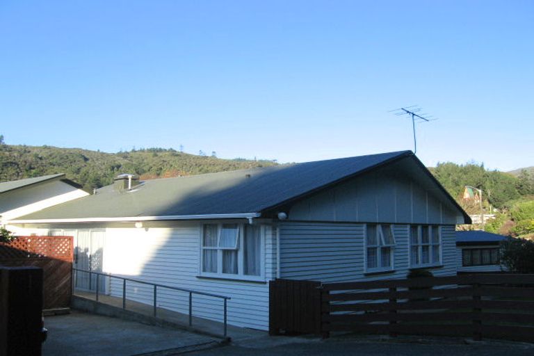 Photo of property in 6 Holborn Drive, Stokes Valley, Lower Hutt, 5019