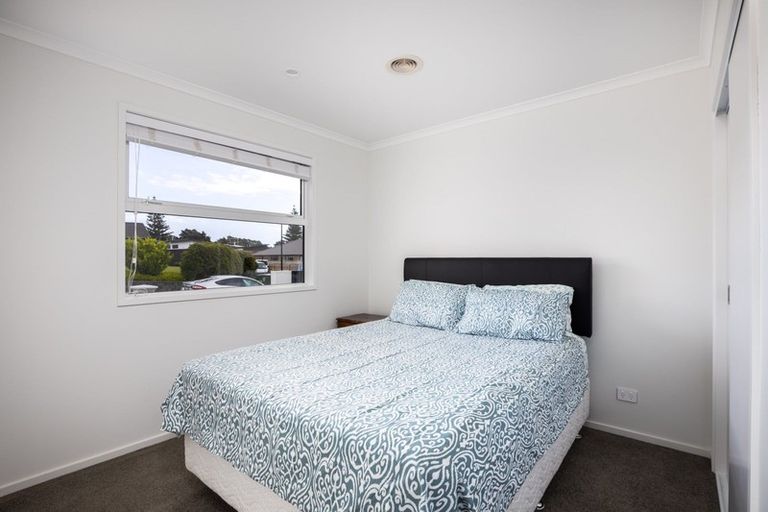 Photo of property in 1 Oakmont Crescent, Waiwhakaiho, New Plymouth, 4312