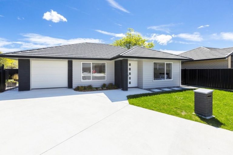 Photo of property in 12 Passchendaele Grove, Trentham, Upper Hutt, 5018