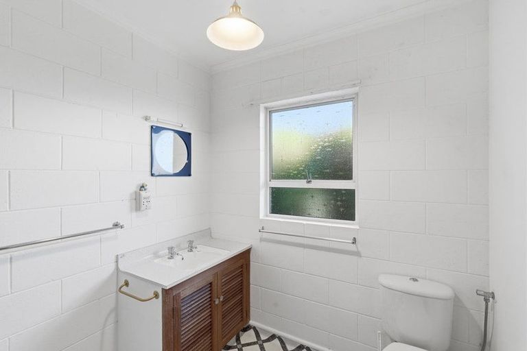 Photo of property in 365 Centaurus Road, Hillsborough, Christchurch, 8022