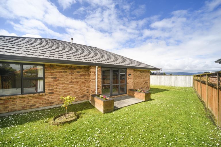 Photo of property in 9 Alpine Grove, Kelvin Grove, Palmerston North, 4414