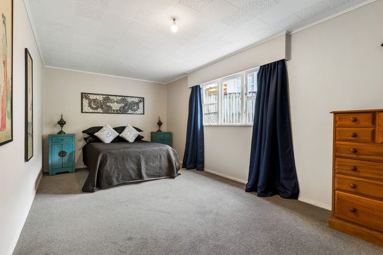 Photo of property in 17 Sealy Road, Torbay, Auckland, 0630