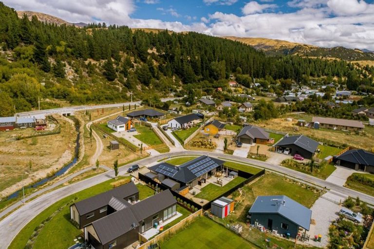 Photo of property in Luggate Park, 15 Cooper Crescent, Luggate, Wanaka, 9383