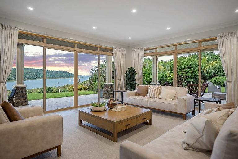 Photo of property in 109 Warman Road, Okura, Auckland, 0792