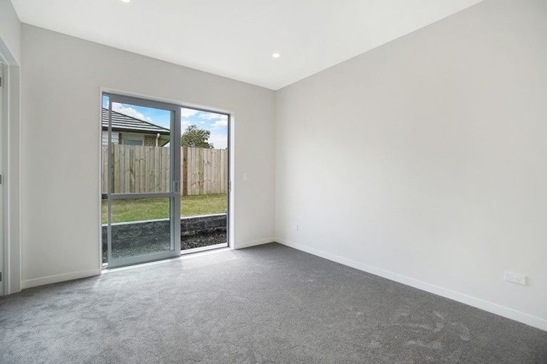 Photo of property in 75d Twin Parks Rise, Papakura, 2582