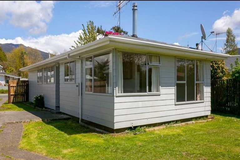 Photo of property in 18 Poihaere Street, Turangi, 3334