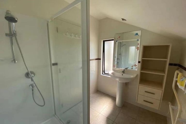 Photo of property in 2/48 Schnapper Rock Road, Schnapper Rock, Auckland, 0632