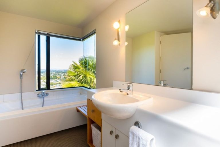 Photo of property in 32 Cumberland Rise, Taradale, Napier, 4112